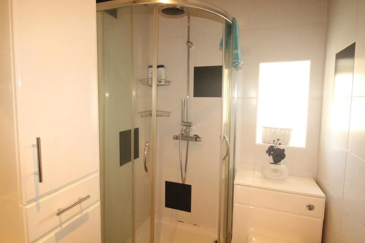 Holiday home Lundwood House Barnsley By Smart Corporate Stays